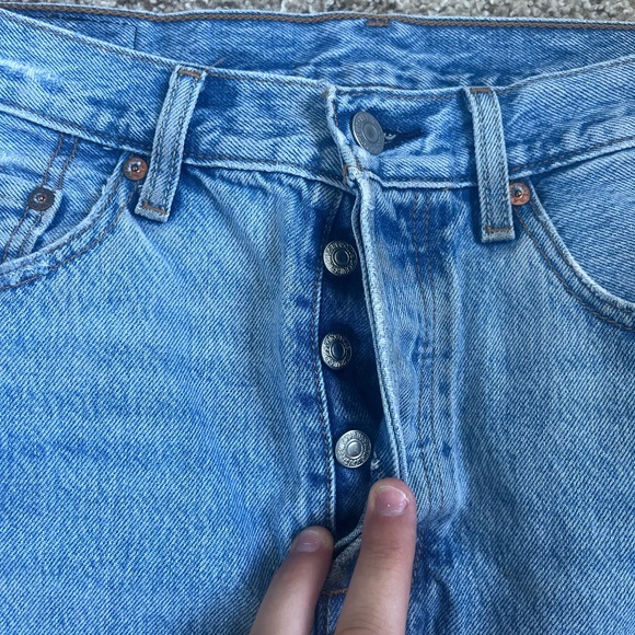 Levi’s 501 Denim Mid Rise Skirt Size 28 Light Blue Wash - Picture 6 of 6